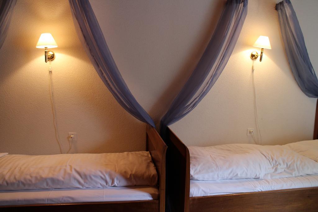 Hotel Restaurant Jungfrau Lauterbrunnen Oda fotoğraf