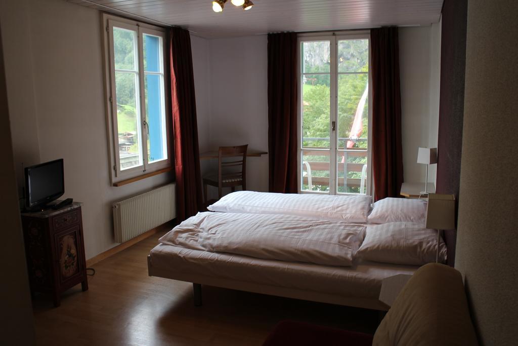 Hotel Restaurant Jungfrau Lauterbrunnen Oda fotoğraf
